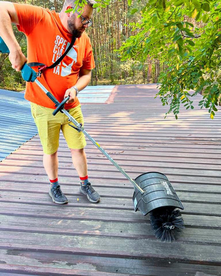 Różaland, odnawianie blachy stalowej, falistej Papa w Płynie
